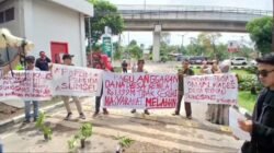 Puluhan Massa Aksi Desak Kejati Sumsel Tangani Dugaan Korupsi Oknum Kades Rimau Sungsang