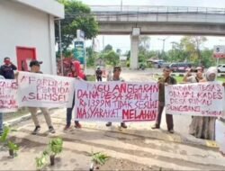 Puluhan Massa Aksi Desak Kejati Sumsel Tangani Dugaan Korupsi Oknum Kades Rimau Sungsang