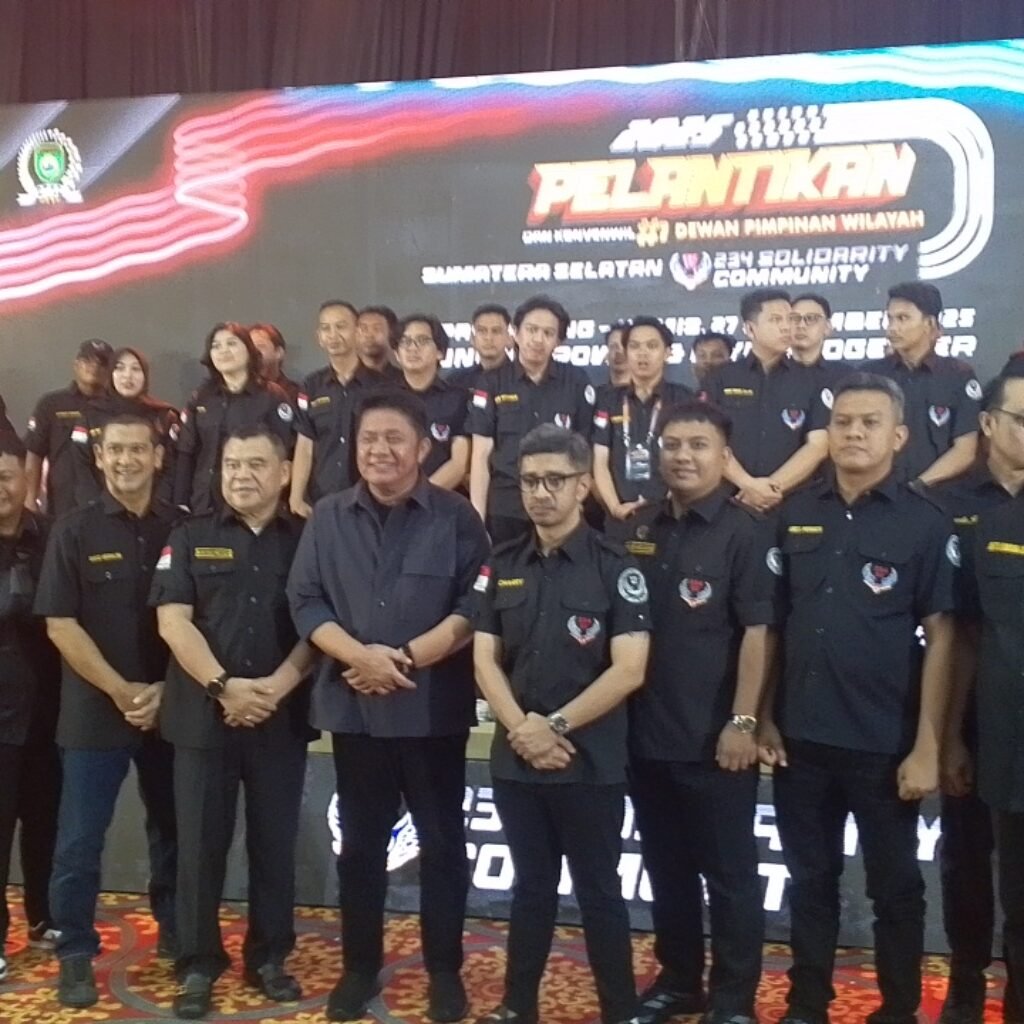 234 Solidarity Community Sumsel resmi dilantik di Gedung DPRD Sumsel. Organisasi ini menegaskan komitmen memperkuat aksi sosial, termasuk program bedah rumah, ambulans gratis, dan beasiswa penuh bagi anggota berprestasi