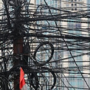Tiang Listrik Dipadati Kabel Provider, Penertiban Infrastruktur Didorong
