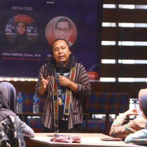 Perempuan, Tanah, dan Mawar yang Berduri